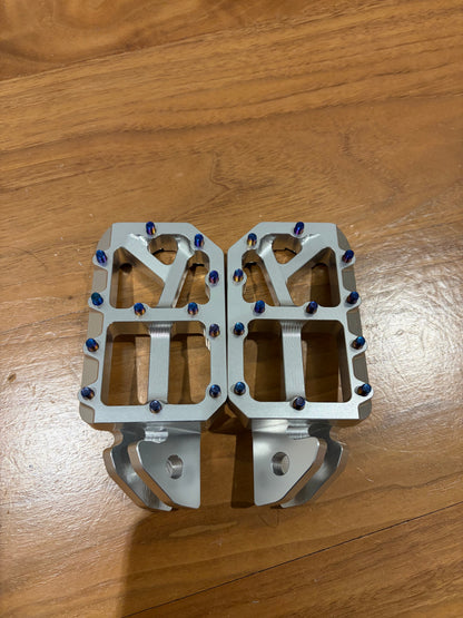Foot pegs for lbx,eride,x3